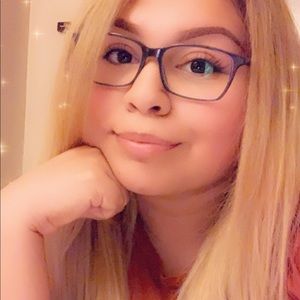 Meet your Posher, Yanet